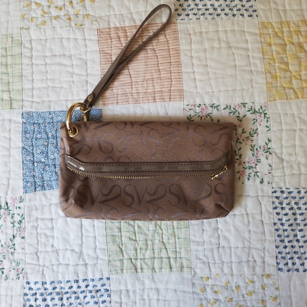 Simply Vera, Vera Wang Wristlet